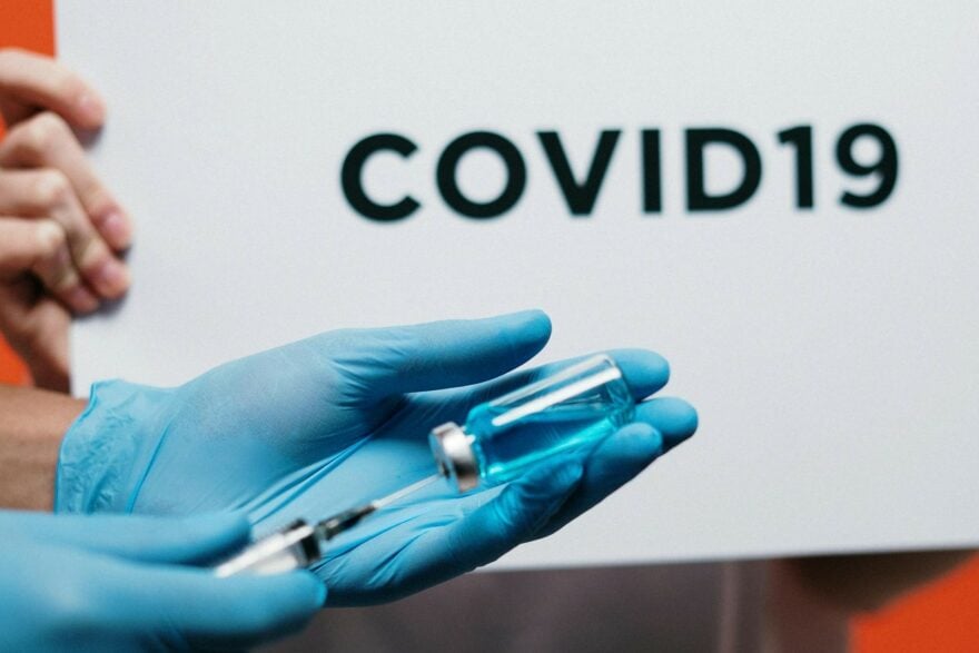 Vaccin-Covid-19-880x587.jpg